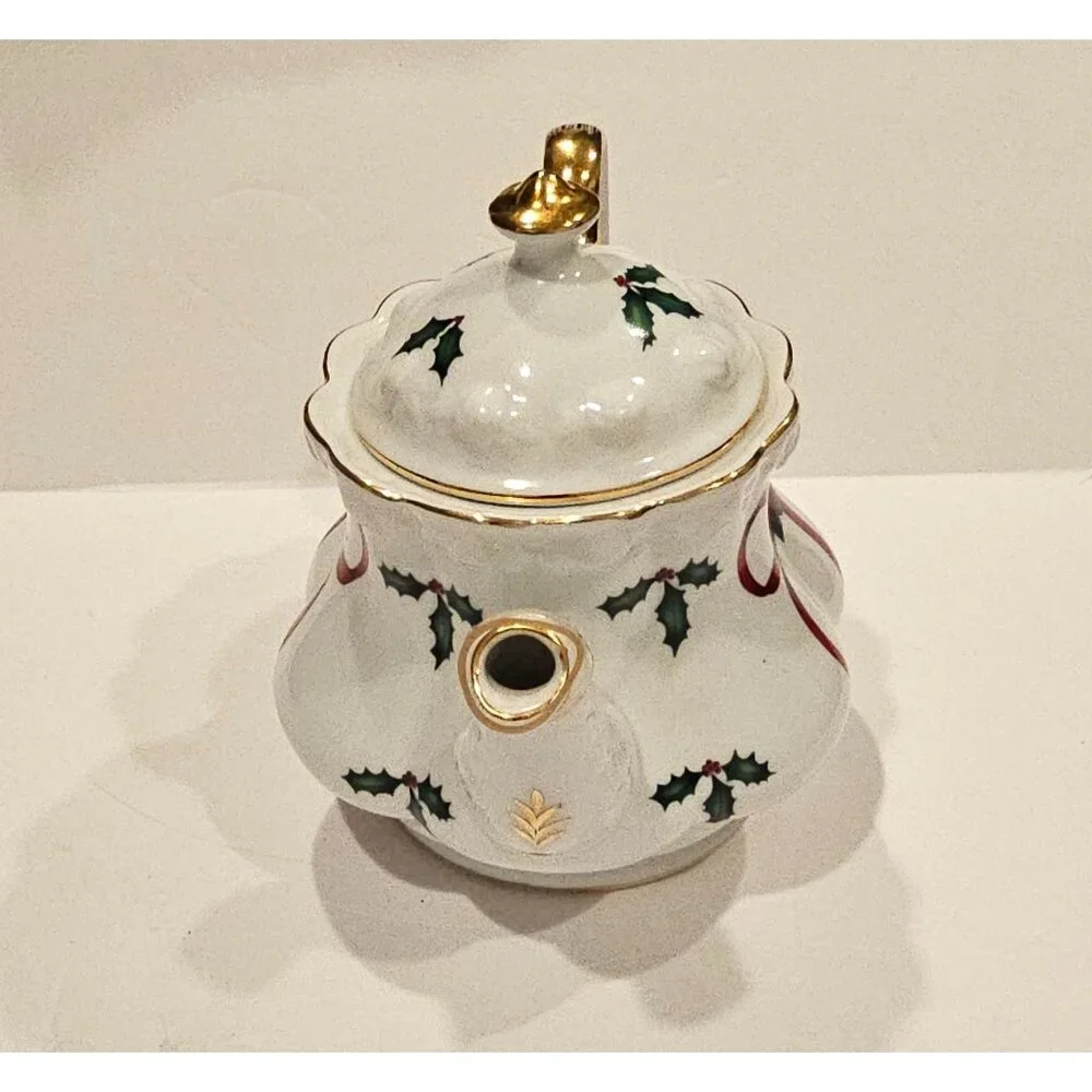 Nantucket Teapot Christmas Ribbon W/Berries Holly Gold‎